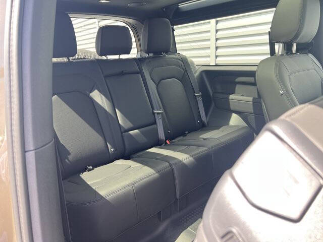 2025 Land Rover Defender 90 P400 X-Dynamic SE