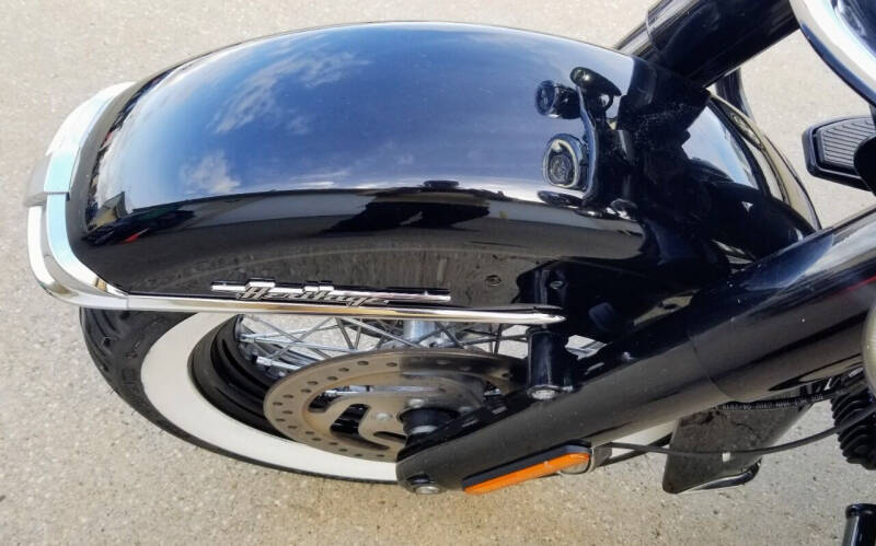 2019 Harley-Davidson FLHCS