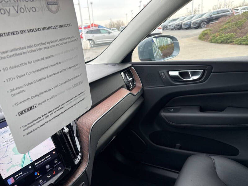 2023 Volvo XC60 B5 Plus Bright Theme