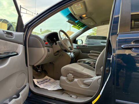 2004 Toyota Sienna LE 7 Passenger