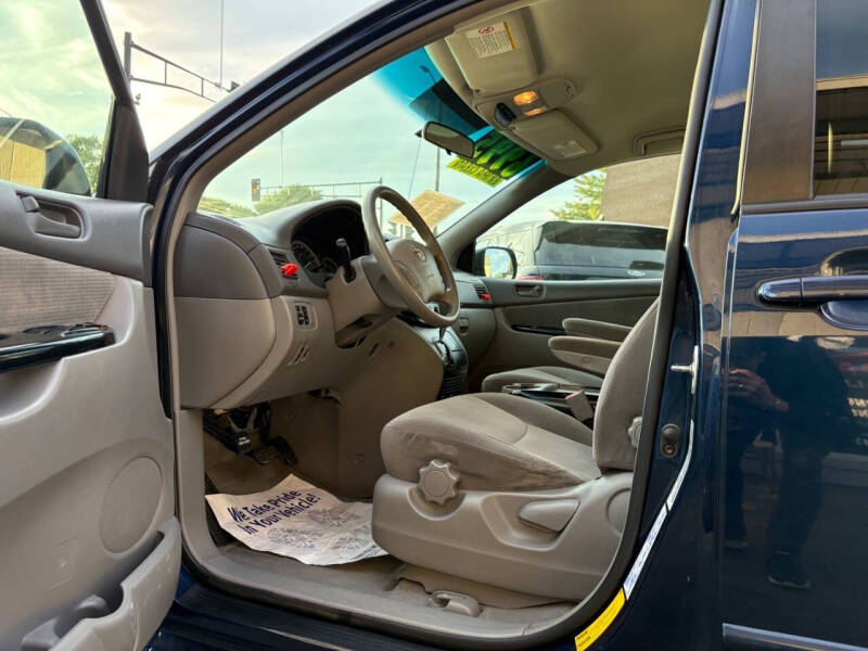 2004 Toyota Sienna LE 7 Passenger