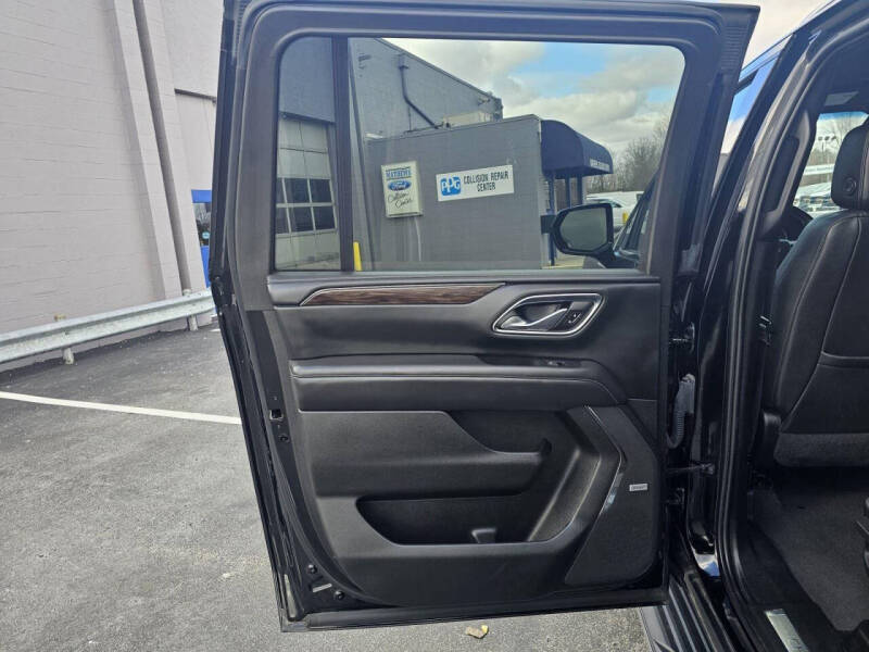 2023 Chevrolet Suburban LT