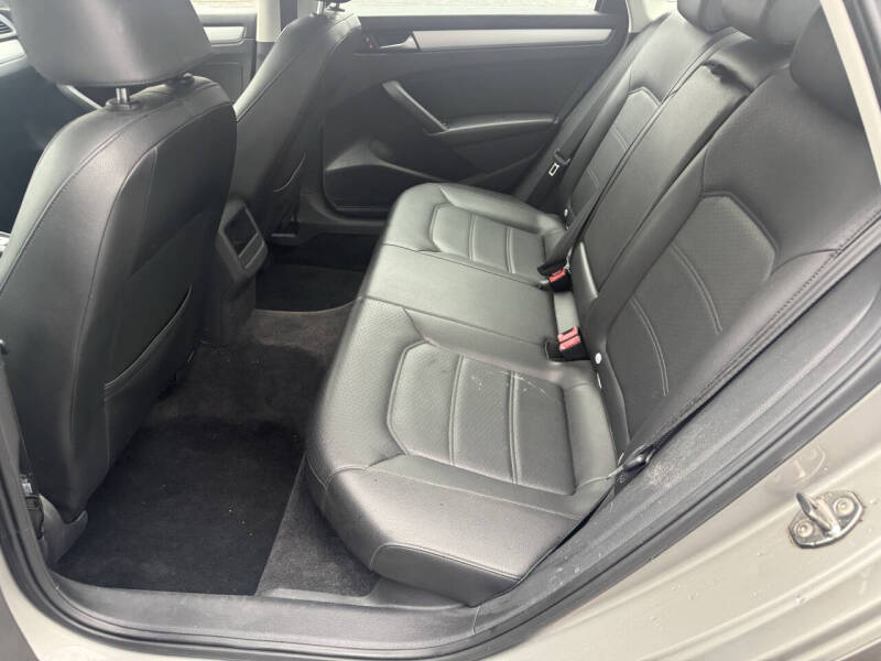 2012 Volkswagen Passat SE PZEV