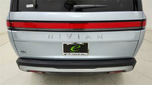 2025 Rivian R1S