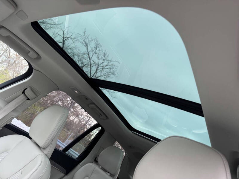 2023 Volvo XC90 Recharge T8 Ultimate Bright Theme 6P