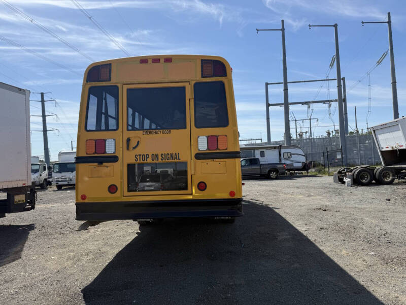 2014 Freightliner B2 Chassis
