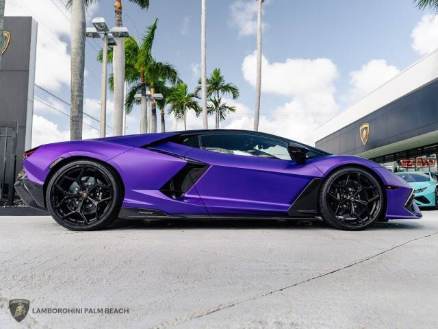 2024 Lamborghini Revuelto