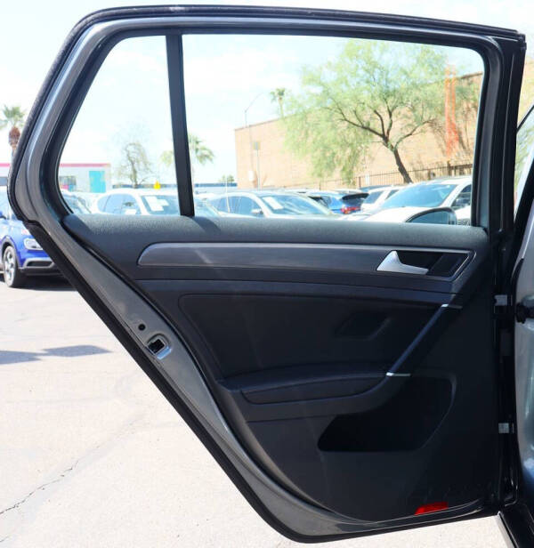 2018 Volkswagen Golf TSI SE