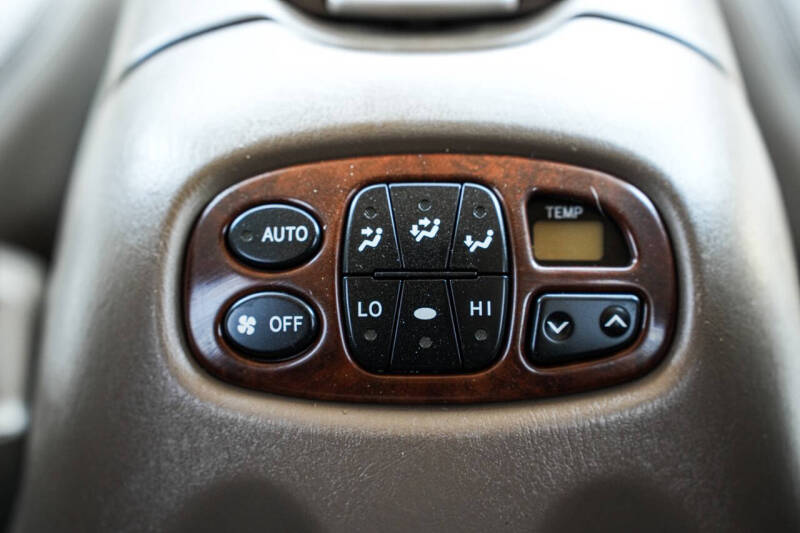 2004 Toyota Sequoia SR5