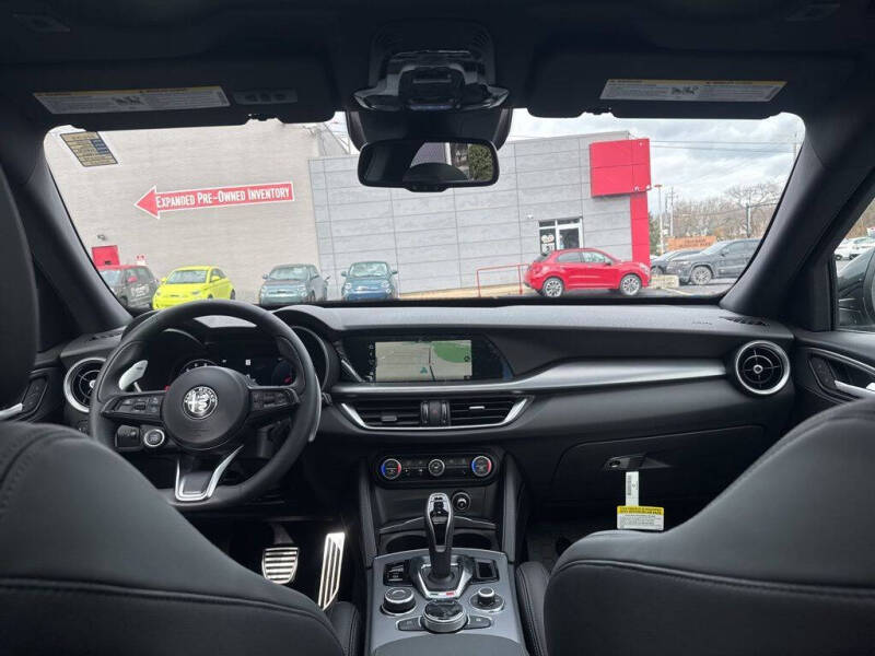 2025 Alfa Romeo Stelvio