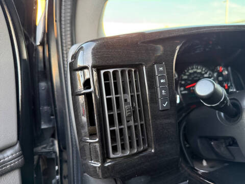 2017 GMC Savana 2500