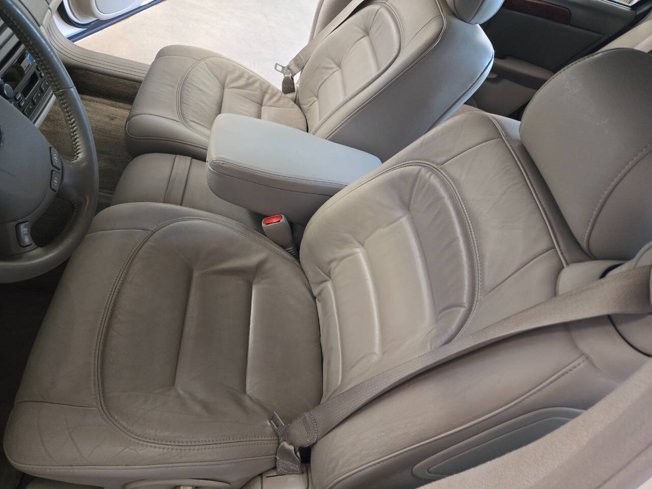 2002 Cadillac DeVille 74