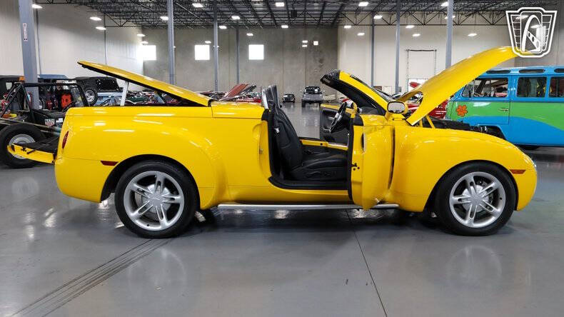2004 Chevrolet SSR LS