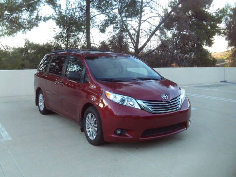 2017 Toyota Sienna XLE 8-Passenger