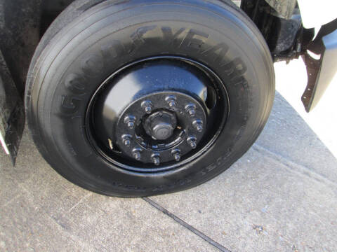 2005 Freightliner Business class M2