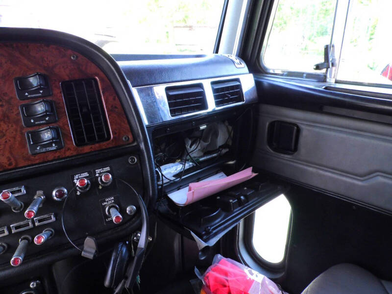 2001 Peterbilt 379 EX Hood