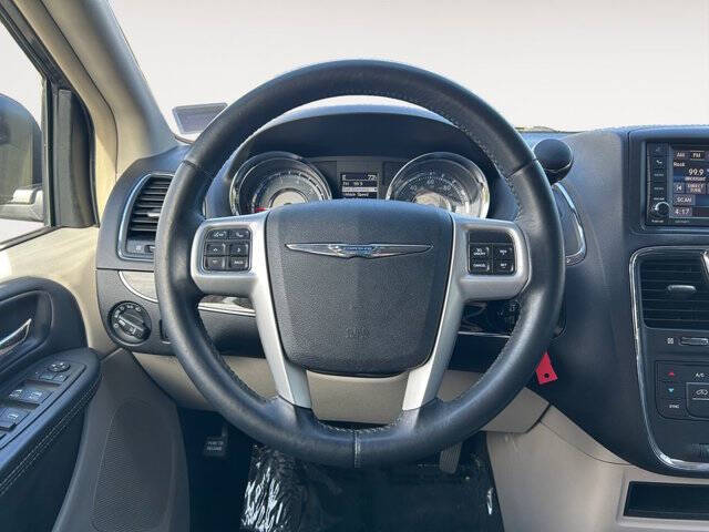 2016 Chrysler Town and Country Touring