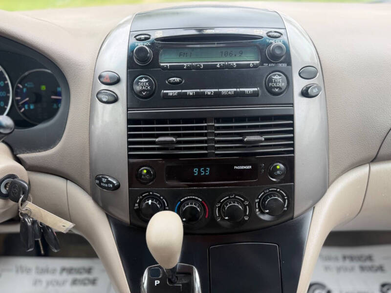 2010 Toyota Sienna LE 7-Passenger