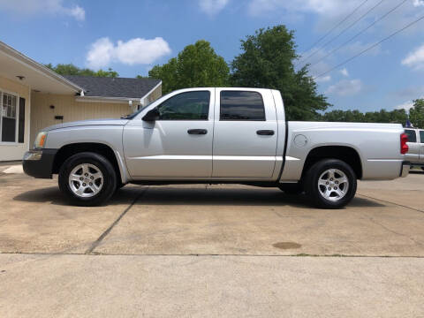 2005 Dodge Dakota for sale at H3 Auto Group in Huntsville TX