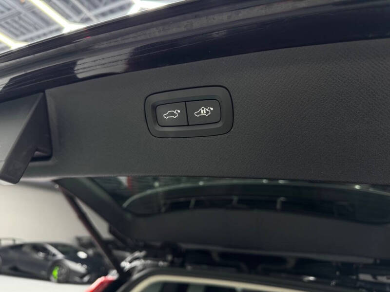 2018 Volvo XC90 T6 Momentum