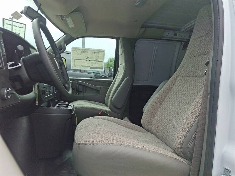 2025 GMC Savana 2500