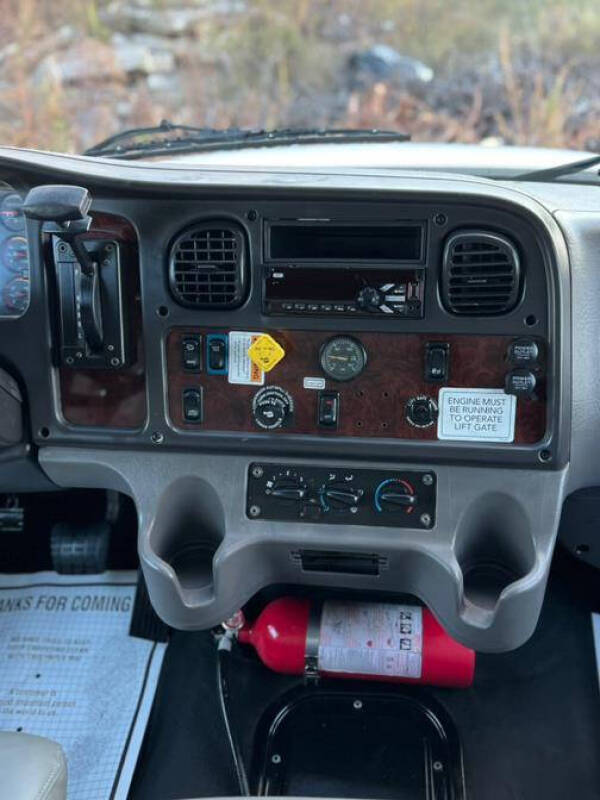 2020 Freightliner M2 106