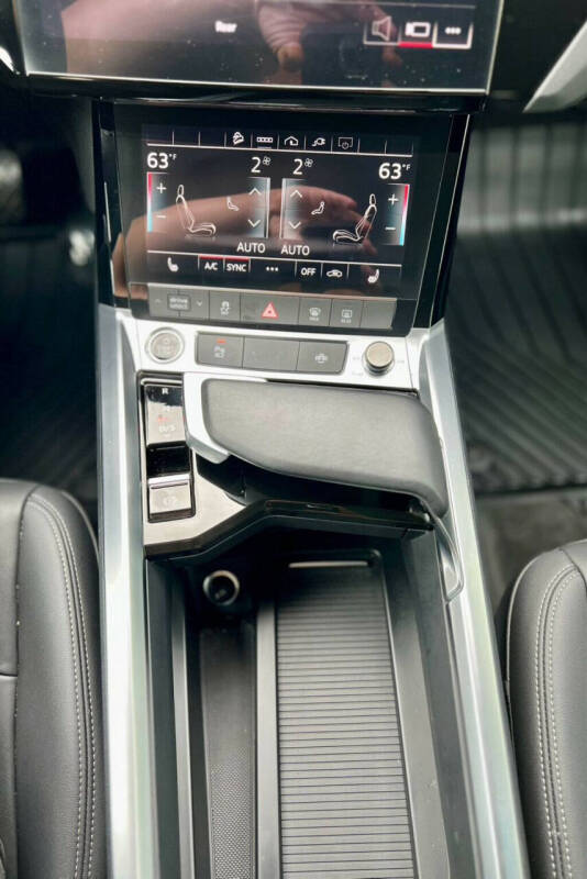 2024 Audi Q8 e-tron quattro Premium