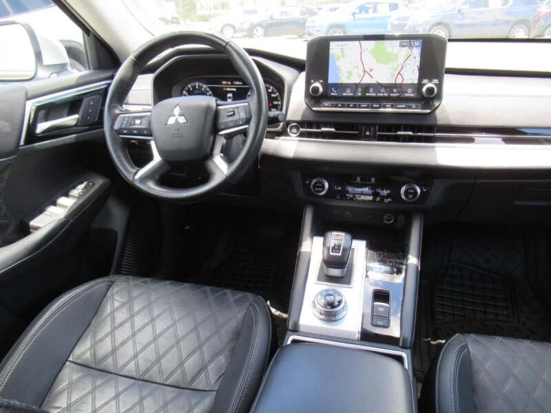 2023 Mitsubishi Outlander SEL