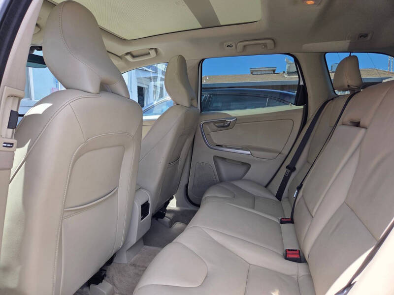 2016 Volvo XC60 T5 Drive-E Premier
