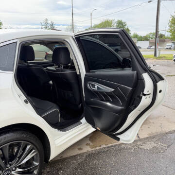 2016 Infiniti Q70 3.7