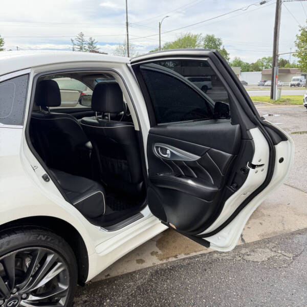 2016 Infiniti Q70 3.7