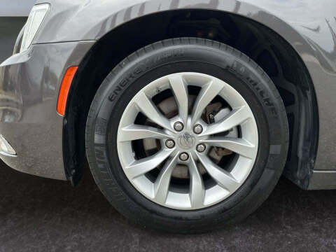 2022 Chrysler 300 Touring