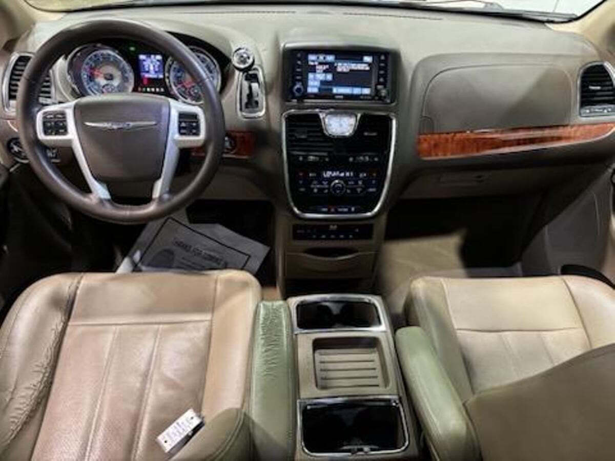 2014 Chrysler Town and Country for sale at IMD MOTORS, INC in Dallas, TX