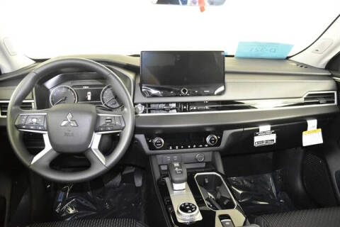 2025 Mitsubishi Outlander ES