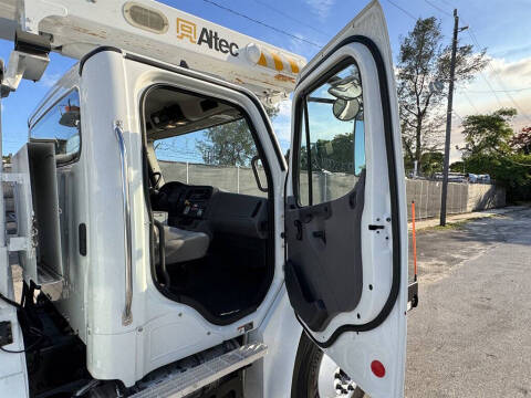 2015 Freightliner M2 106