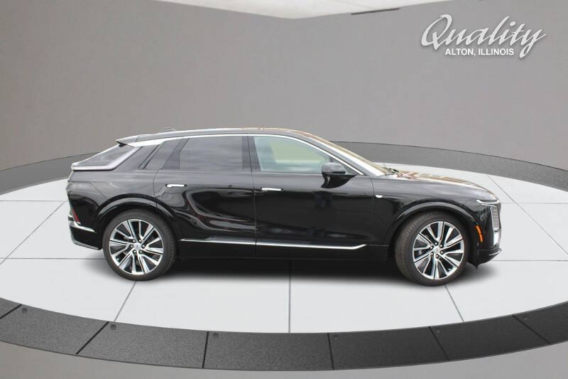 2025 Cadillac LYRIQ Luxury 3