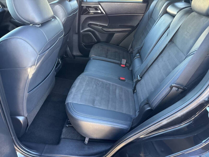 2024 Mitsubishi Outlander SE