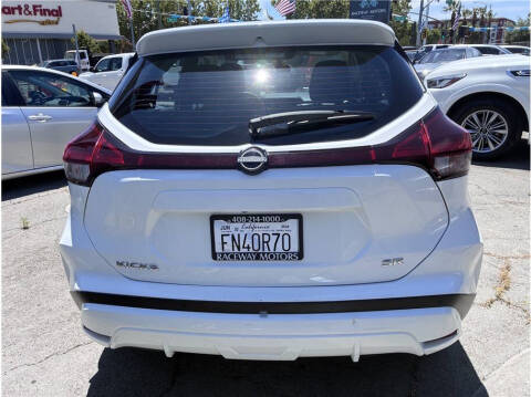 2024 Nissan Kicks SR