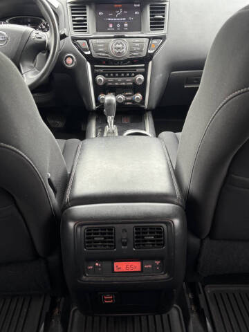 2018 Nissan Pathfinder SV