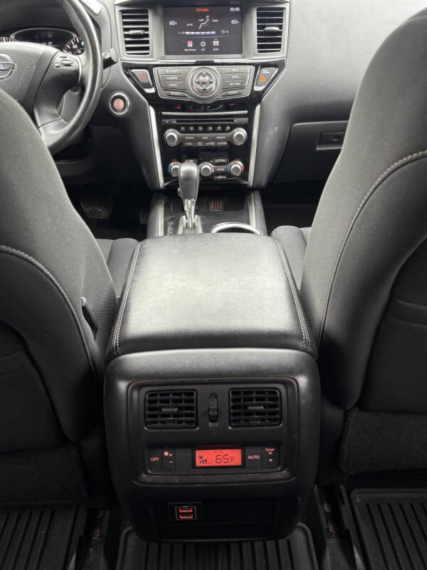 2018 Nissan Pathfinder SV
