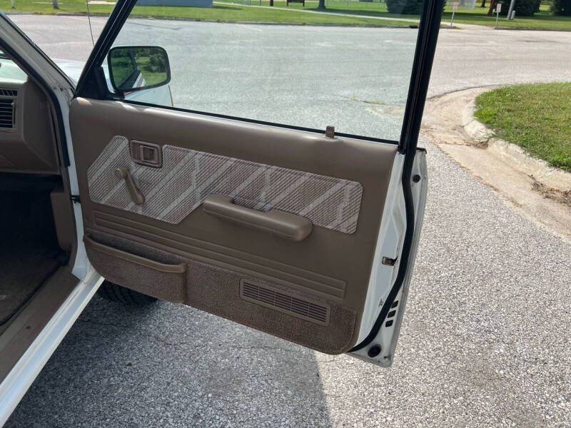 1993 Mazda B2600i