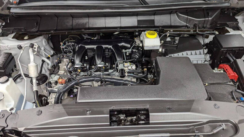 2024 Nissan Pathfinder SV