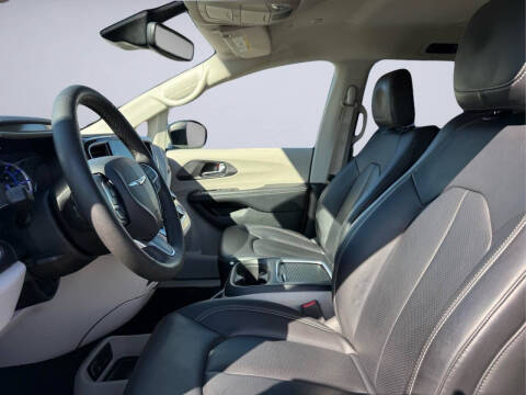 2023 Chrysler Pacifica Plug-In Hybrid Touring L