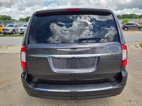 2016 Chrysler Town and Country Touring-L
