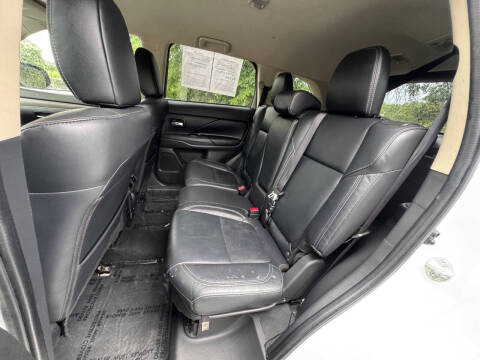2020 Mitsubishi Outlander SE