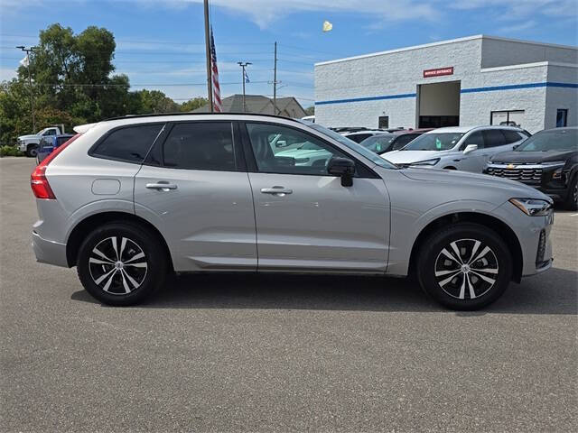 2024 Volvo XC60 B5 Core Dark Theme