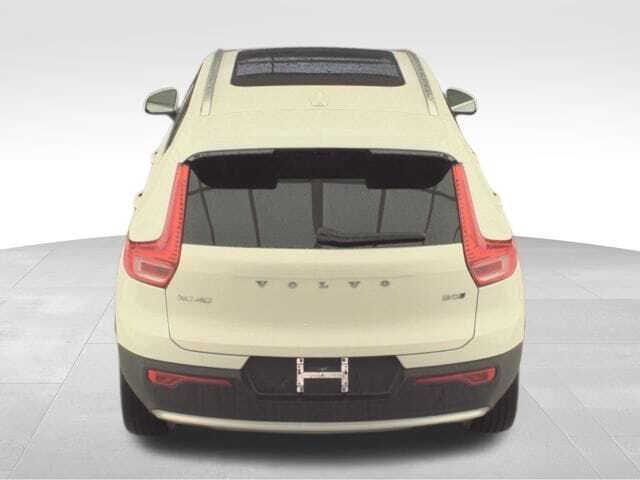2023 Volvo XC40 B5 Plus Bright Theme