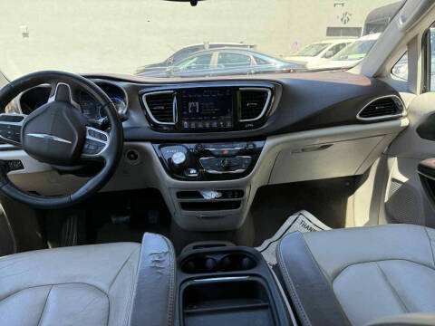 2017 Chrysler Pacifica Touring-L