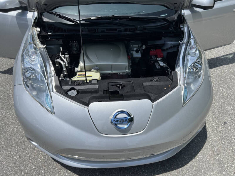 2016 Nissan LEAF SV
