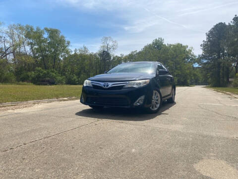 2013 Toyota Camry Hybrid for sale at James & James Auto Exchange in Hattiesburg MS